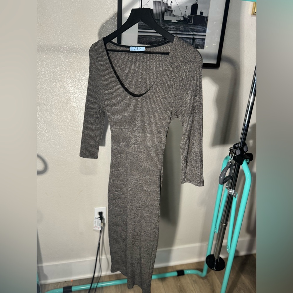 Brown ribbed dress with zipper